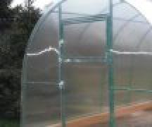 Installation av ett polykarbonatväxthus: gör-det-själv-video, installation och instruktioner, korrekt jord på platsen